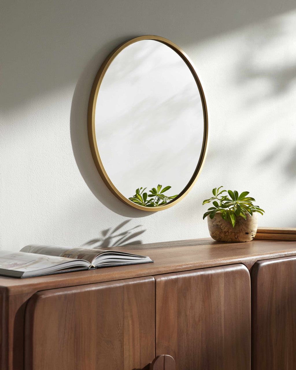 Guindarohan Gold Frame Round Mirror