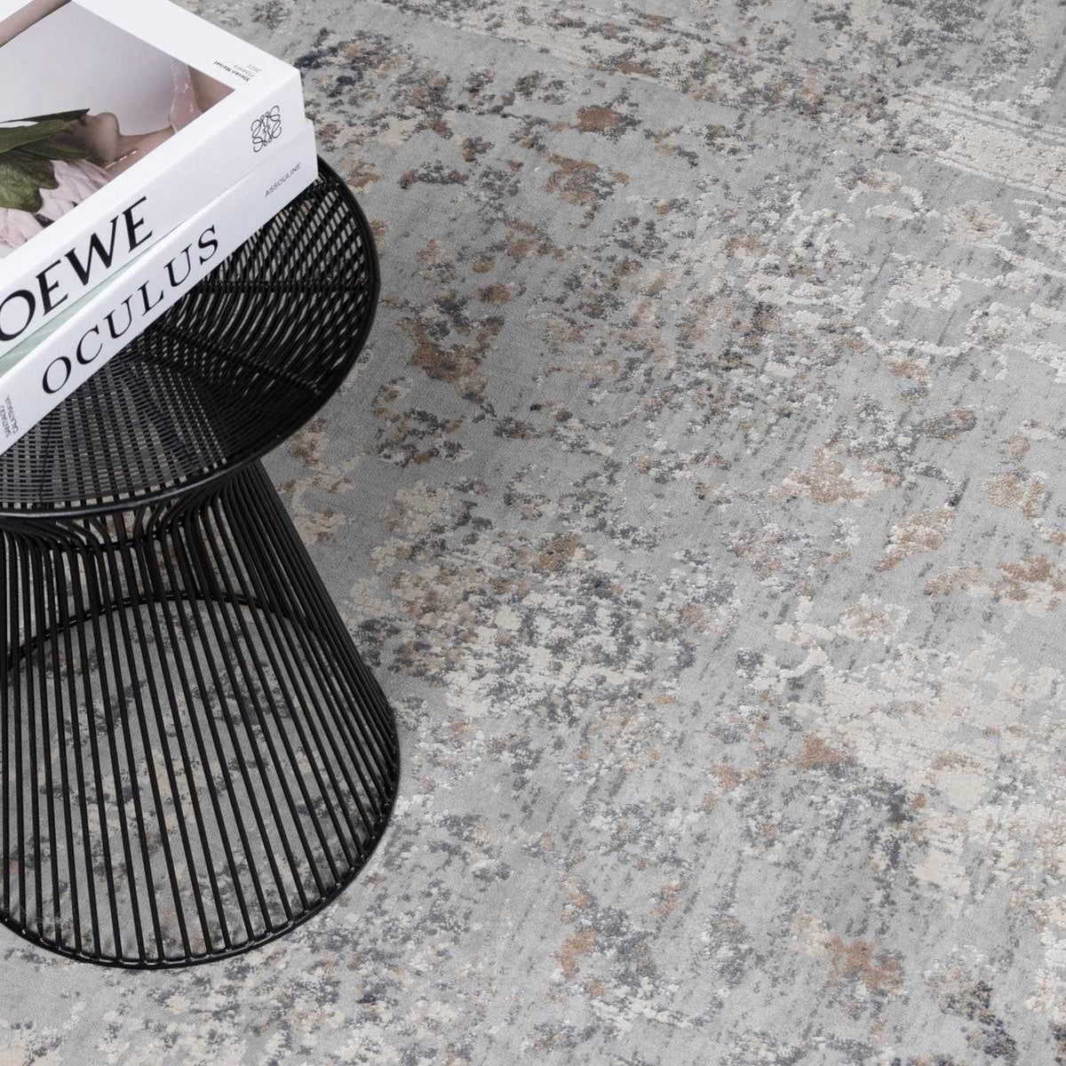Speaks Traditional Textured Luxe Rug